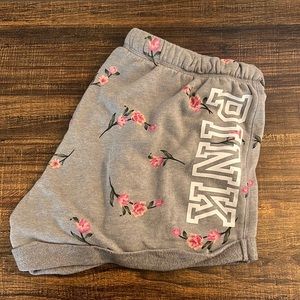 Sweatshorts with flower design